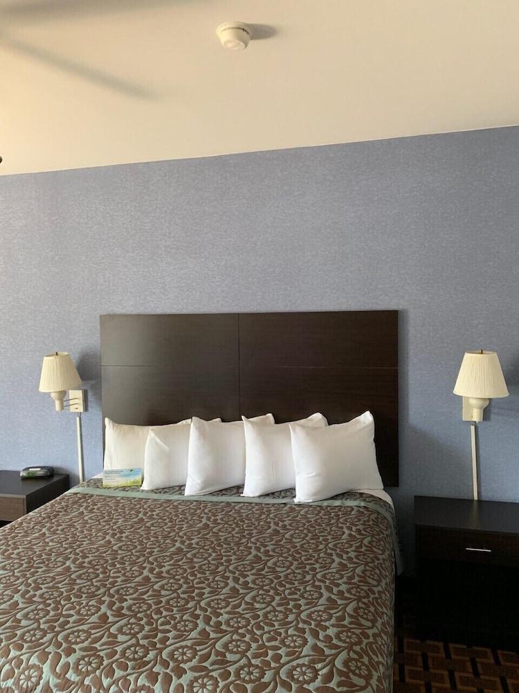 Days By Wyndham, - Richmond North 2*